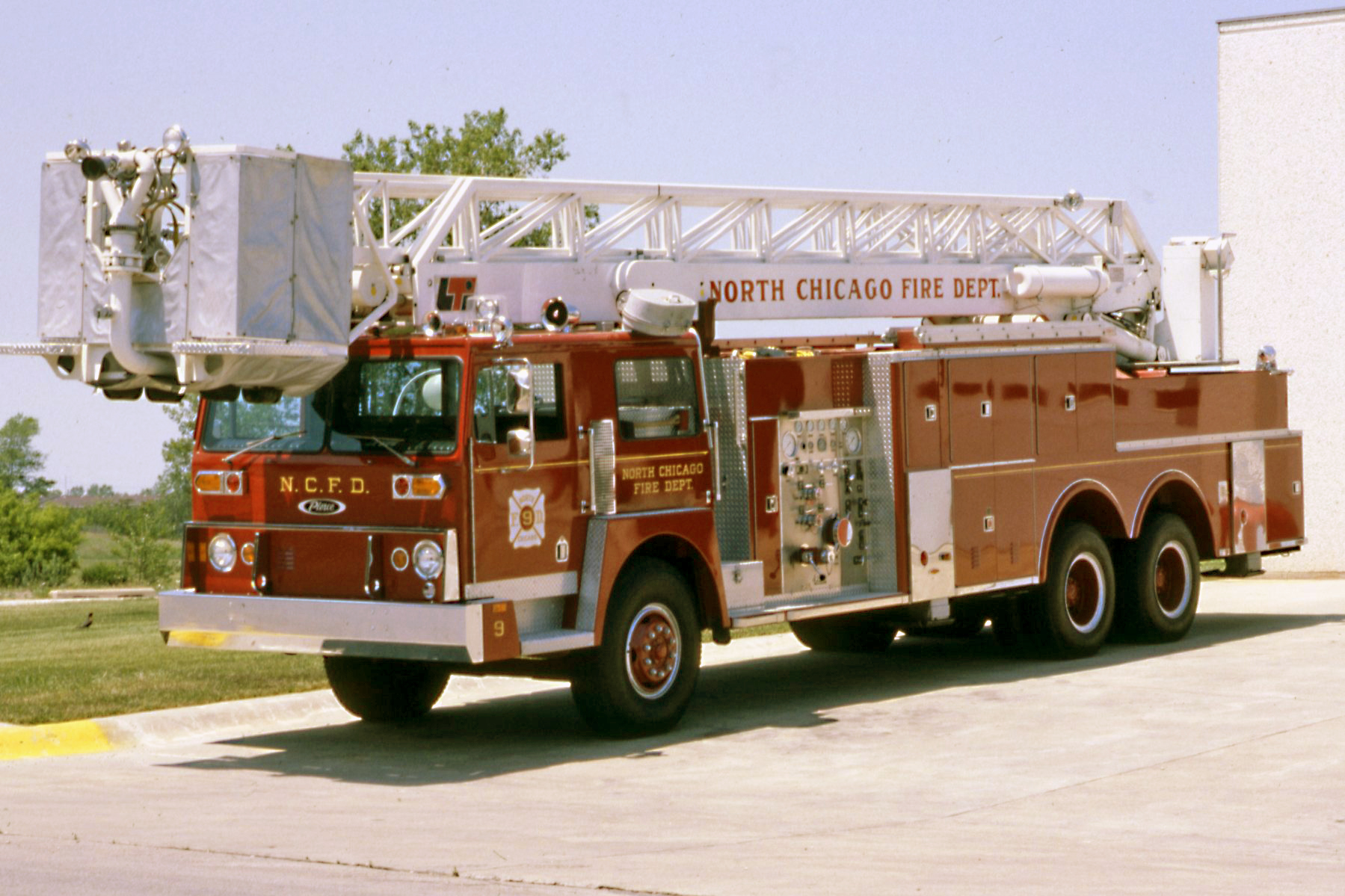 North Chicago Fire Department Hendrickson Pierce LTI 85' tower ladder