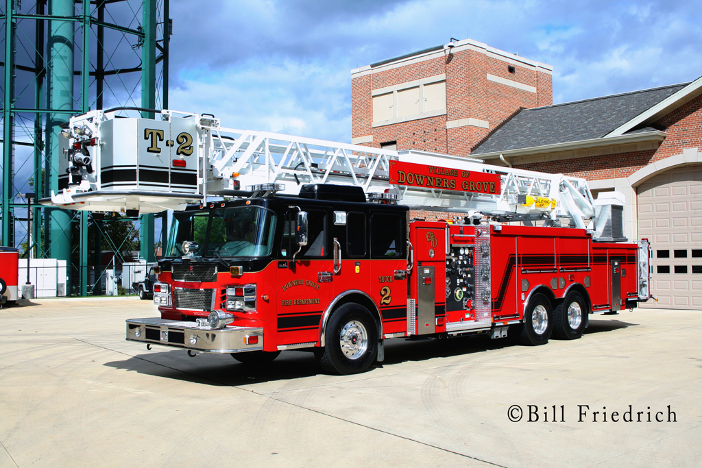 Downers Grove Fire Department Spartan Sirius/Smeal tower ladder