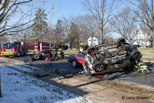 Glenview multi vehicle accident multi injury accident 12-18-11 Glenview Road
