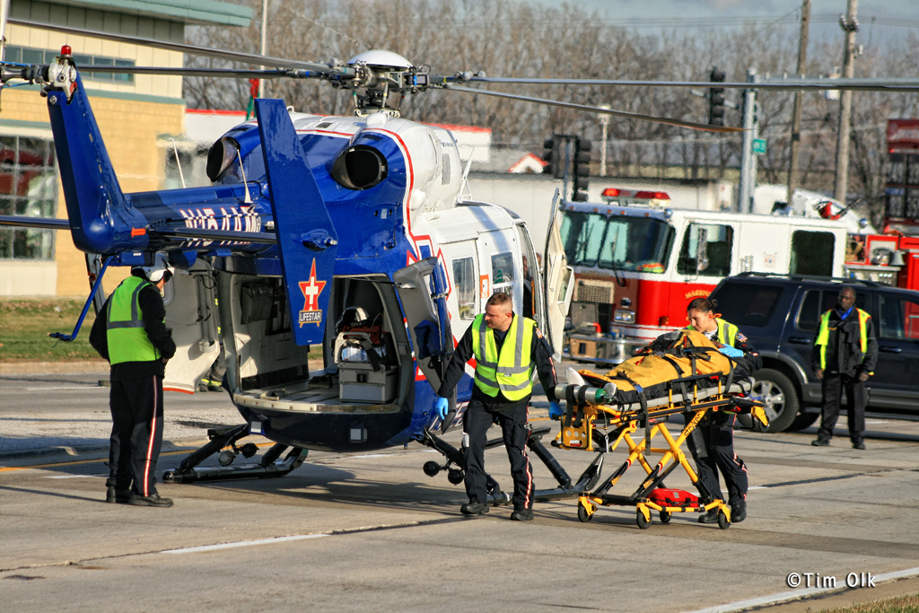 Lifestar Chicago medivac transport from a vehicle accident at 167th and Kedzie in Markham 12-2-11