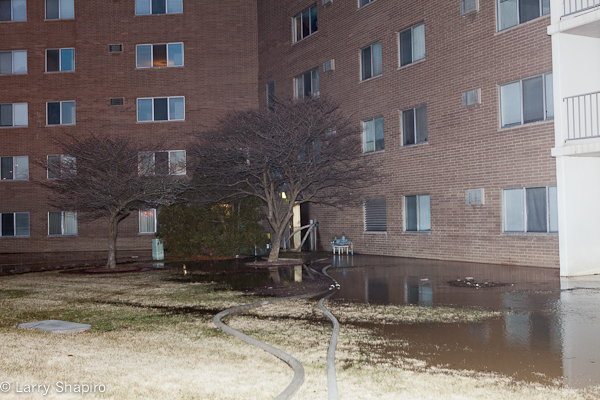 woman burned at Schaumburg apartment fire Valley Lake Drive 1-7-12