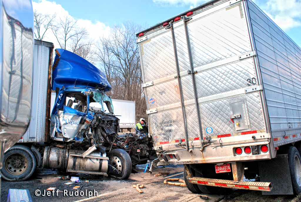 truck crash with trapped driver 3-8-12 route 41 Lake Bluff