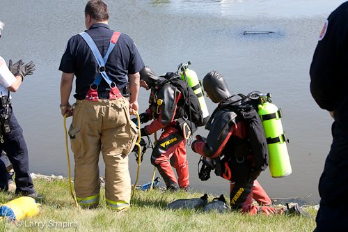 Countryside FPD crash sends car into pond in Vernon Hills 5-21-12 fire department divers