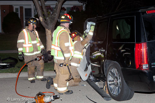 Buffalo Grove Fire Department rescues victim trapped in car on Brandywyn Lane 6-8-12 after collision with tree