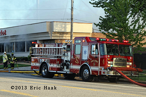 Oak Lawn fire engine at fire scene