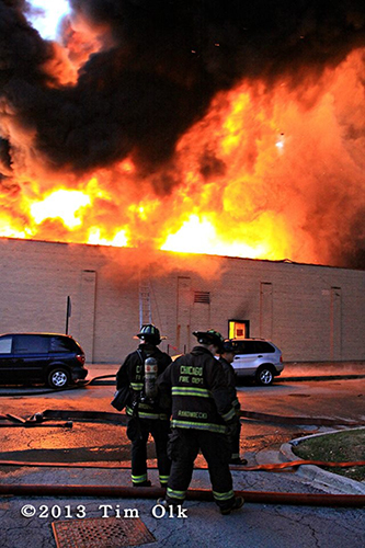 Massive 4-alarm fire on Chicago's north side destroys strip center and 5 stores
