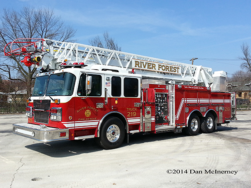 Smeal Sirius quint fire truck