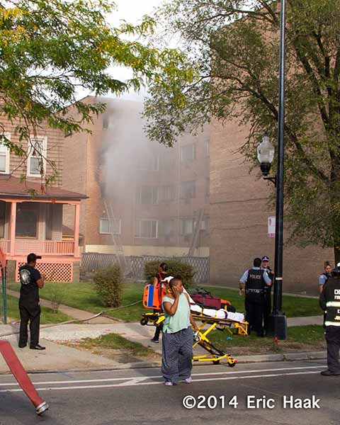 scene of apartment building fire in Chicago