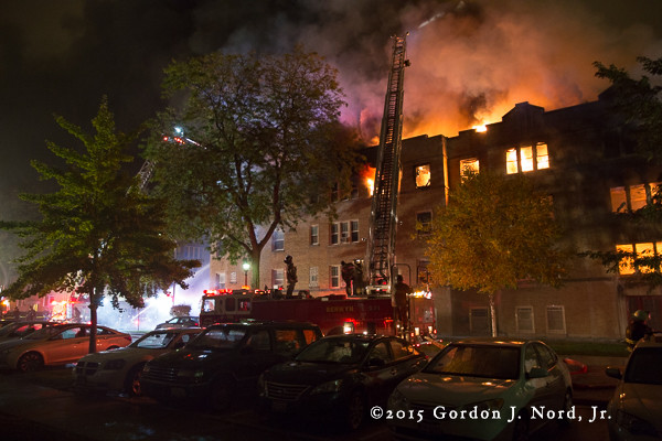 apartment building fire in Oak Park IL