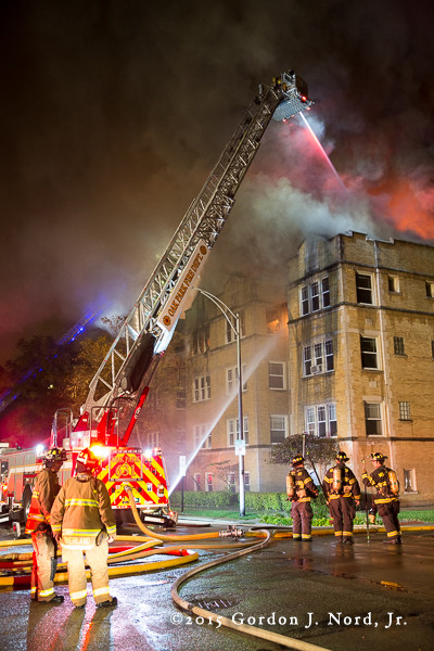 apartment building fire in Oak Park IL