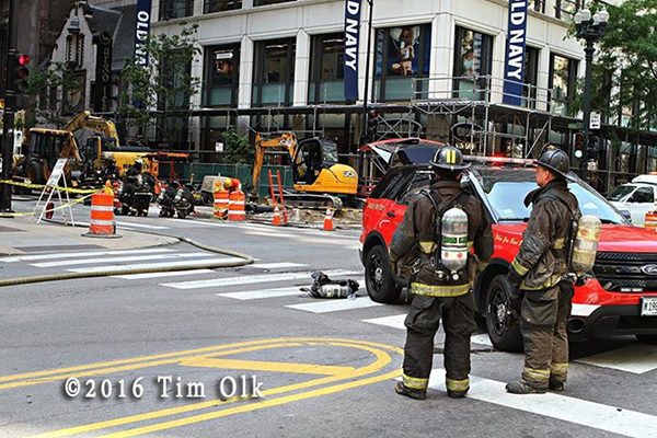 firefighters work at gas main break in Chicago Loop