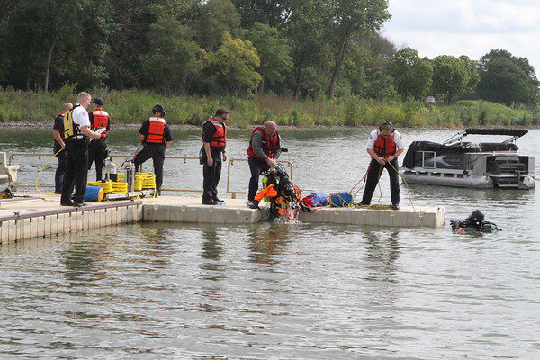 fire department divers at work