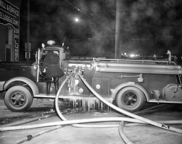 historic image of Chicago FD Engine 23