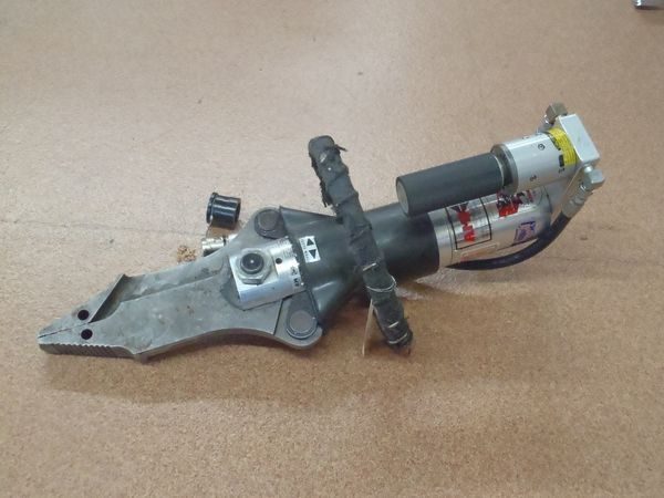 amkus rescue tool available at auction