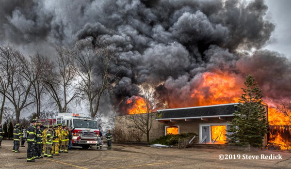 the vacant Chapel Hill Golf Club in McHenry, IL burned down by the fire department after using it for training