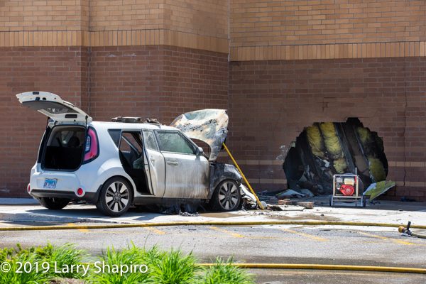 Car crashes into a building in Palatine IL and catches fire