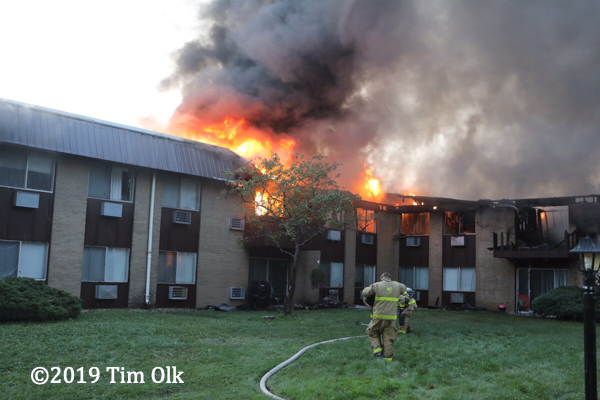 heavy fire destroys apartment building