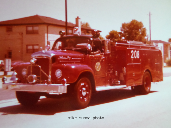 Burbank Fire Dept.'s Engine 208, a 1959 Mack B95 750/750