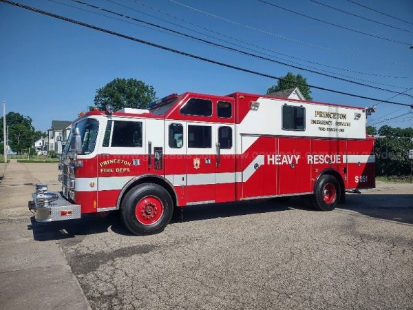 Princeton FD 1992 Pierce Lance heavy rescue fire truck for sale