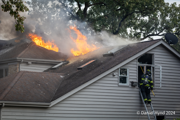 #chicagoareafire.com; #DanielHynd; #Darien; #housefire; #flames;