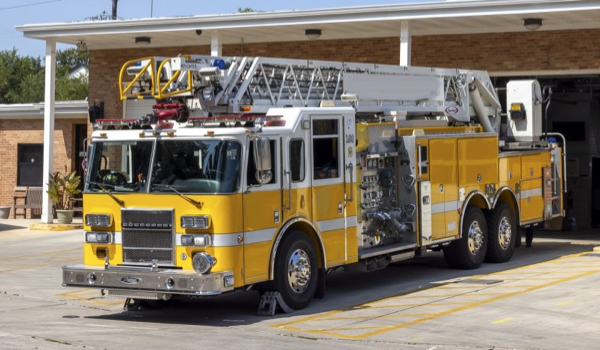 #chicagoareafire.com; #FireTruck; #Pierce; #Dash; #quint; #Allsteer; #forsale; #ClarendonHillsFD;