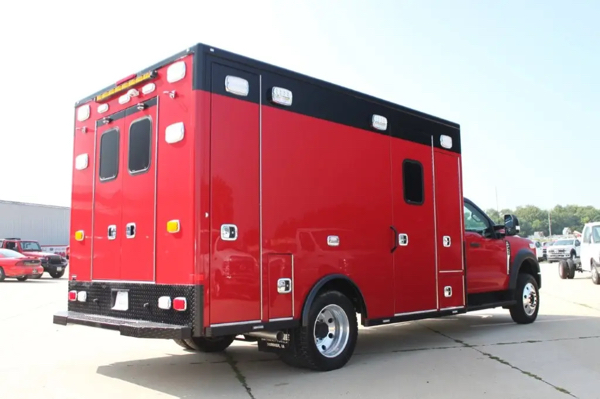 #chicagoareafire.com; #ambulance; #Ford; #F450; #LifelineAmbulance; #PontiacFD;