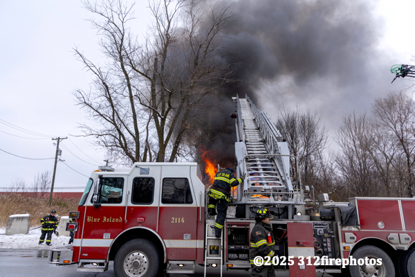 #chicagoareafire.com; #312firephotos; #firescene; #housefire; #BlueIslandFD; #FireTruck; #Sutphen;